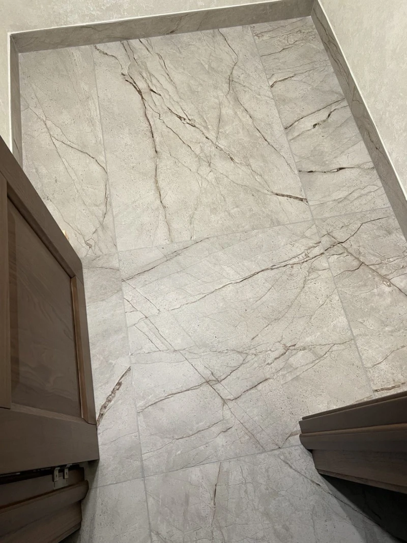 Atlas konkord silver rut на polu в интерьере